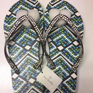 NWT Vera Bradley flip flops rain forest